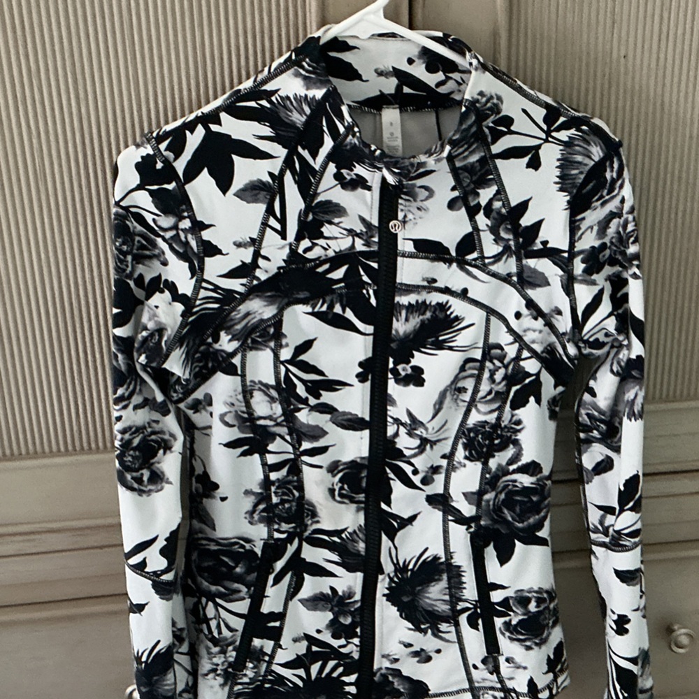 lululemon athletica Black & White Floral Zip define jacket